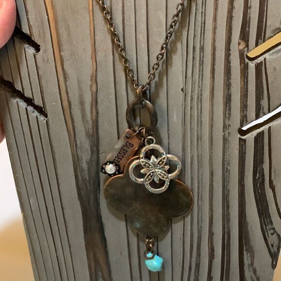 Pendant charms necklace with antique/vintage tone chain - Picture 3 of 4